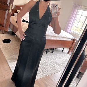 Cache size 4 black satin gown